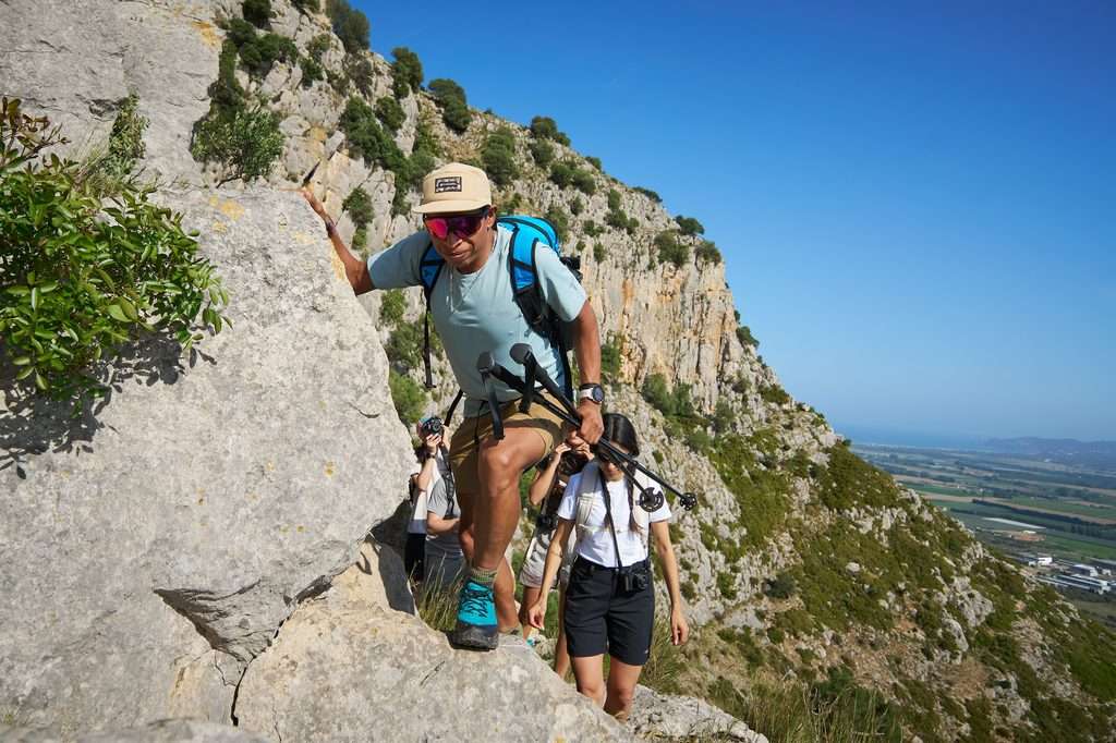 Subida castillo de Montgri-Columbia-